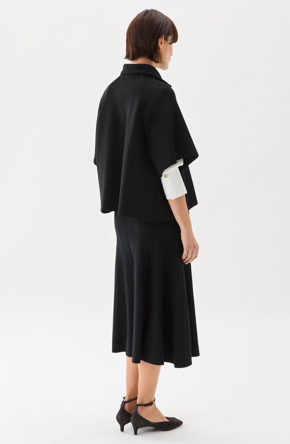 Gertrude kort stickad cape i ull svart