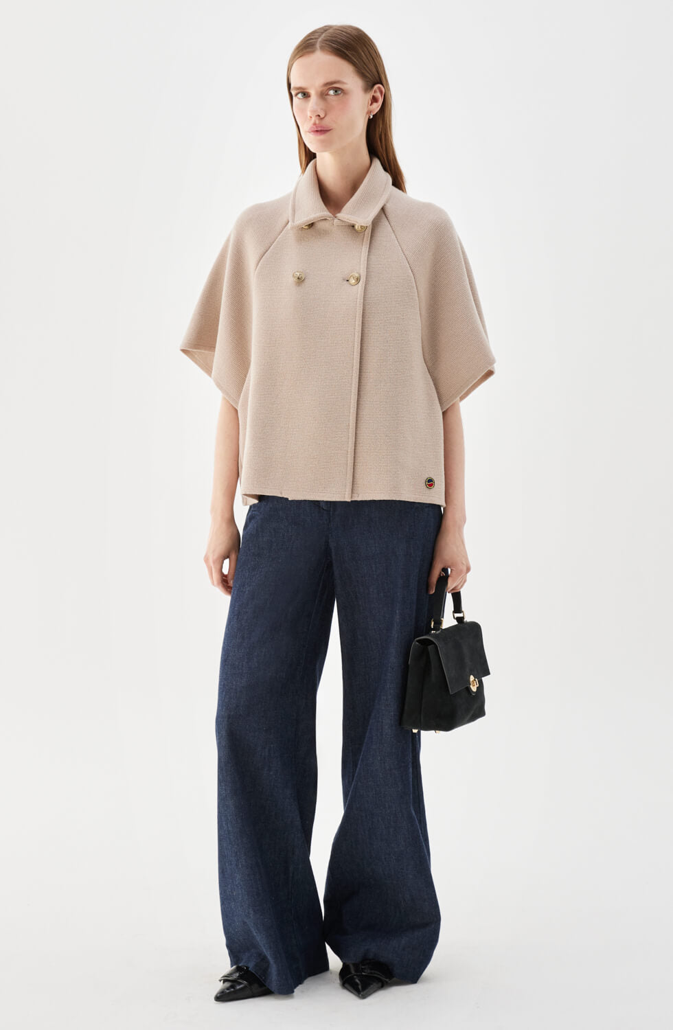 Gertrude kort stickad cape i ull beige