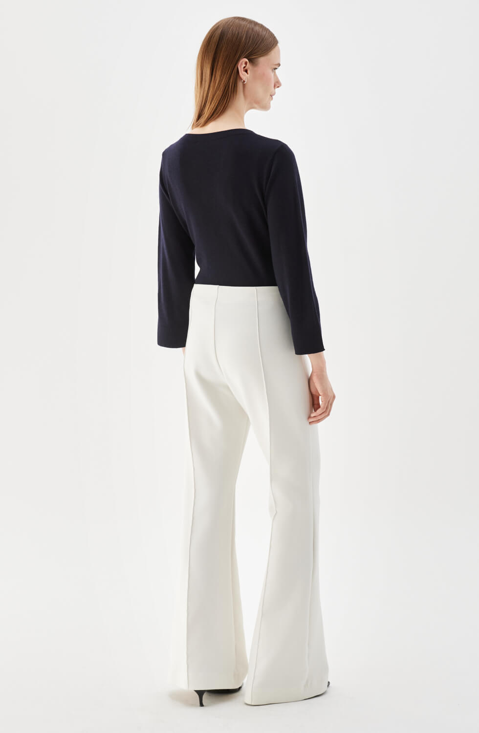 Karin dressade byxor med pressveck crèmevit