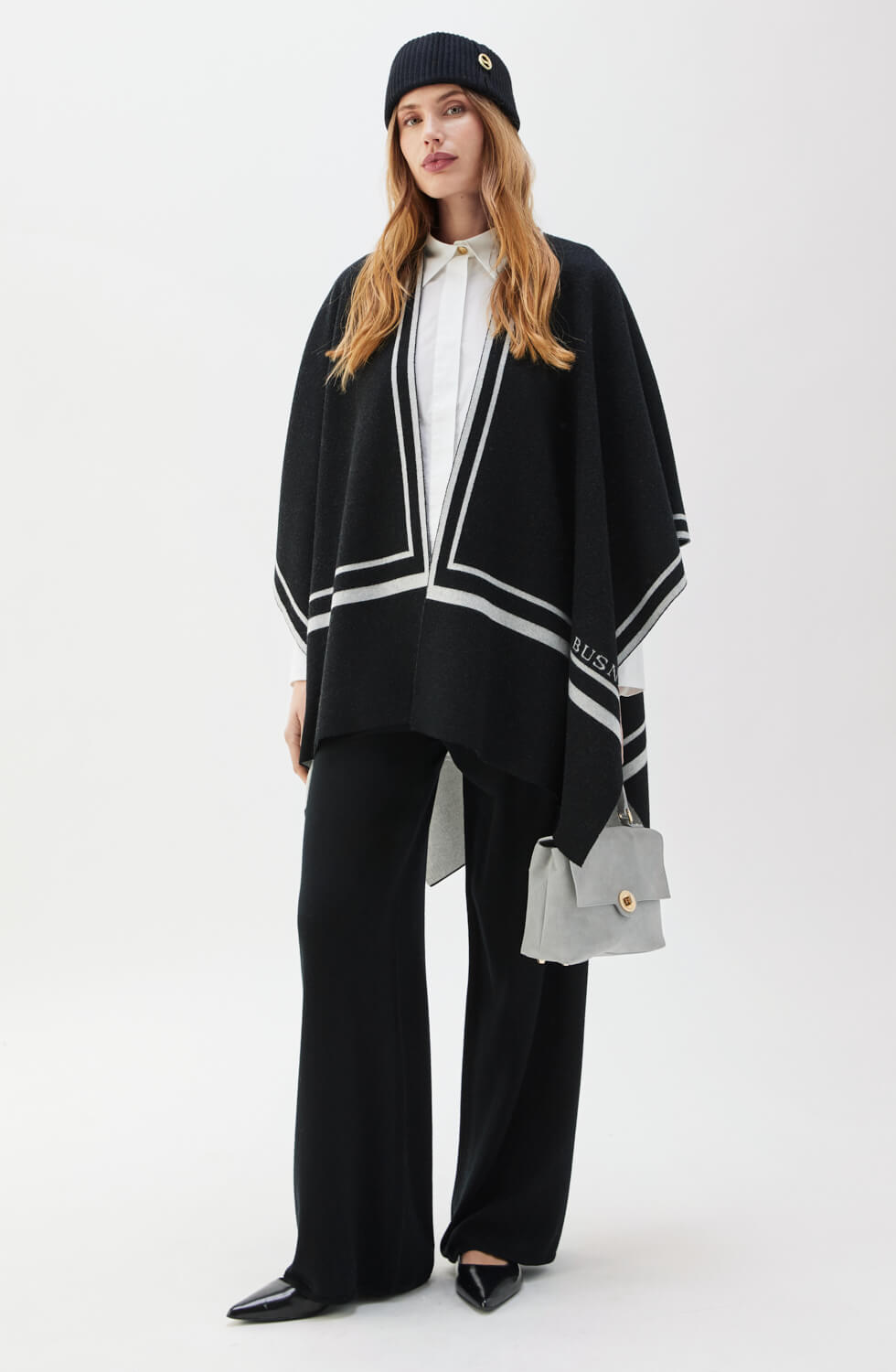 Garbo Poncho Black/Ecru