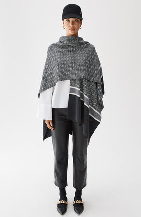 Garnette Poncho Black/Ecru
