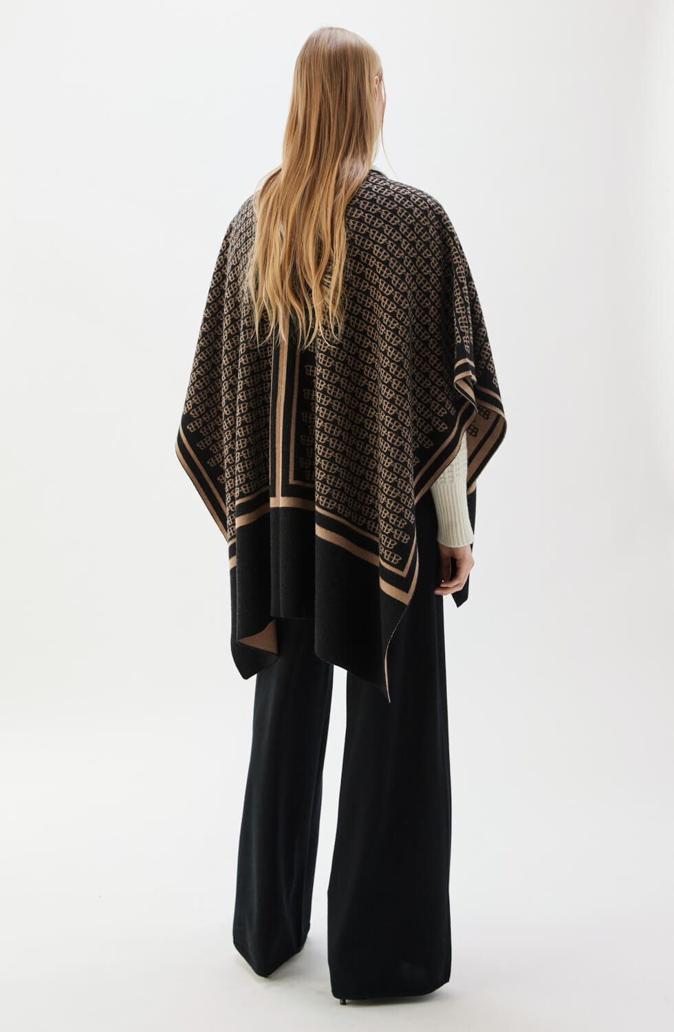 Garnette Poncho Black/Salty Caramel