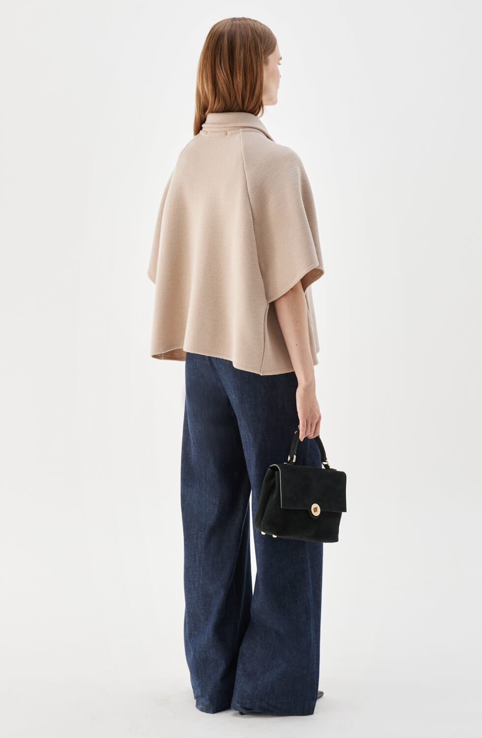 Gertrude kort stickad cape i ull beige