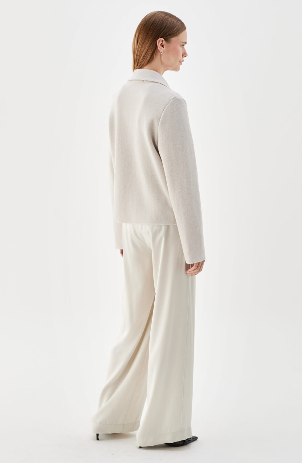 Indra stickad jacka i ull ljusgrå