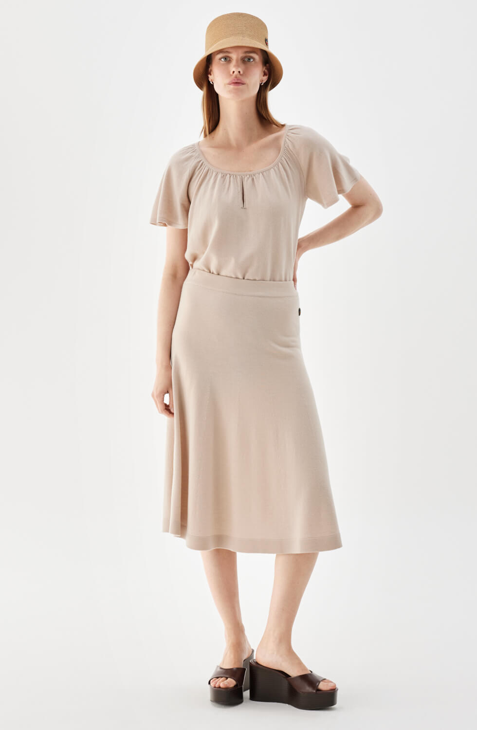 Maja stickad midikjol i merinoull beige