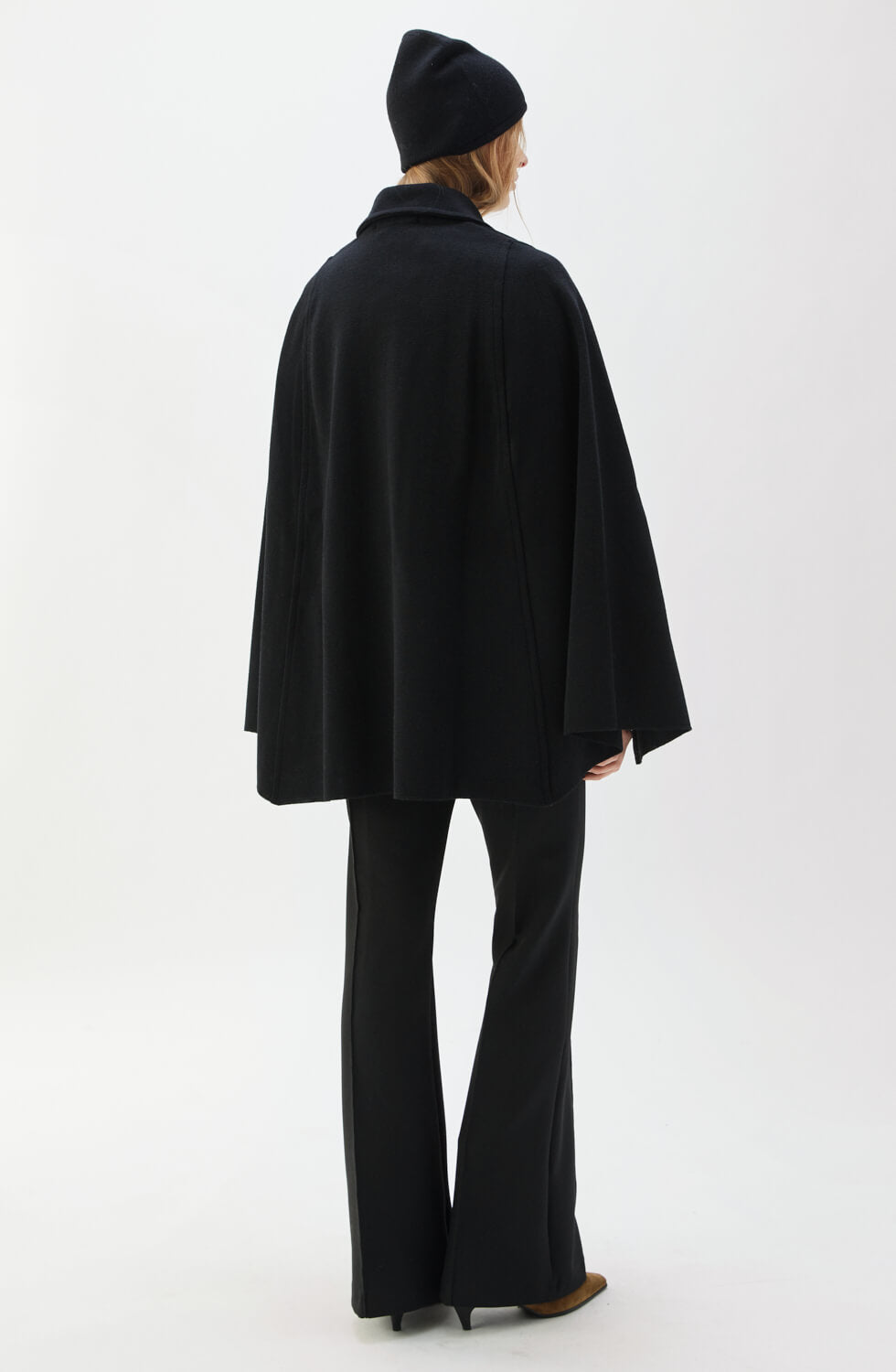 Minou Cape Black
