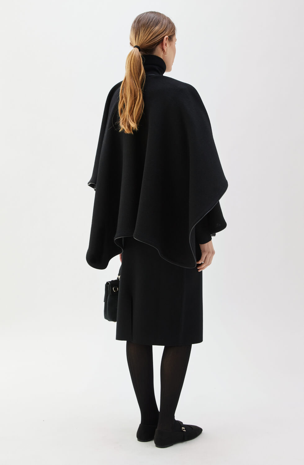 Mio Piped Poncho Black